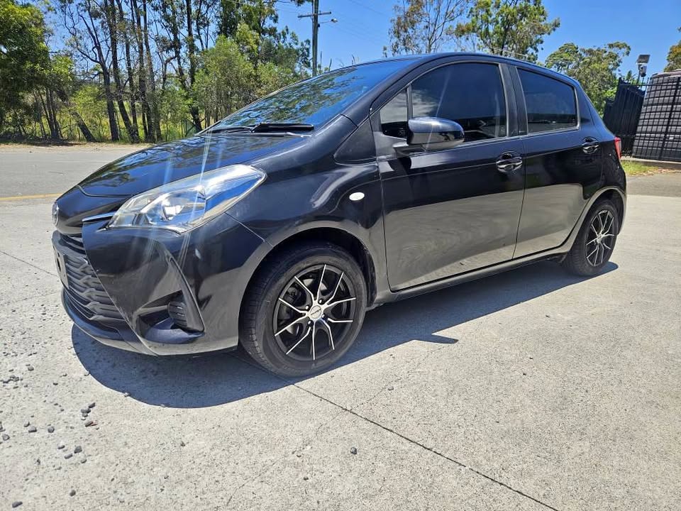 2017 Auto Toyota Yaris with low kms and easy finance 1.jpg